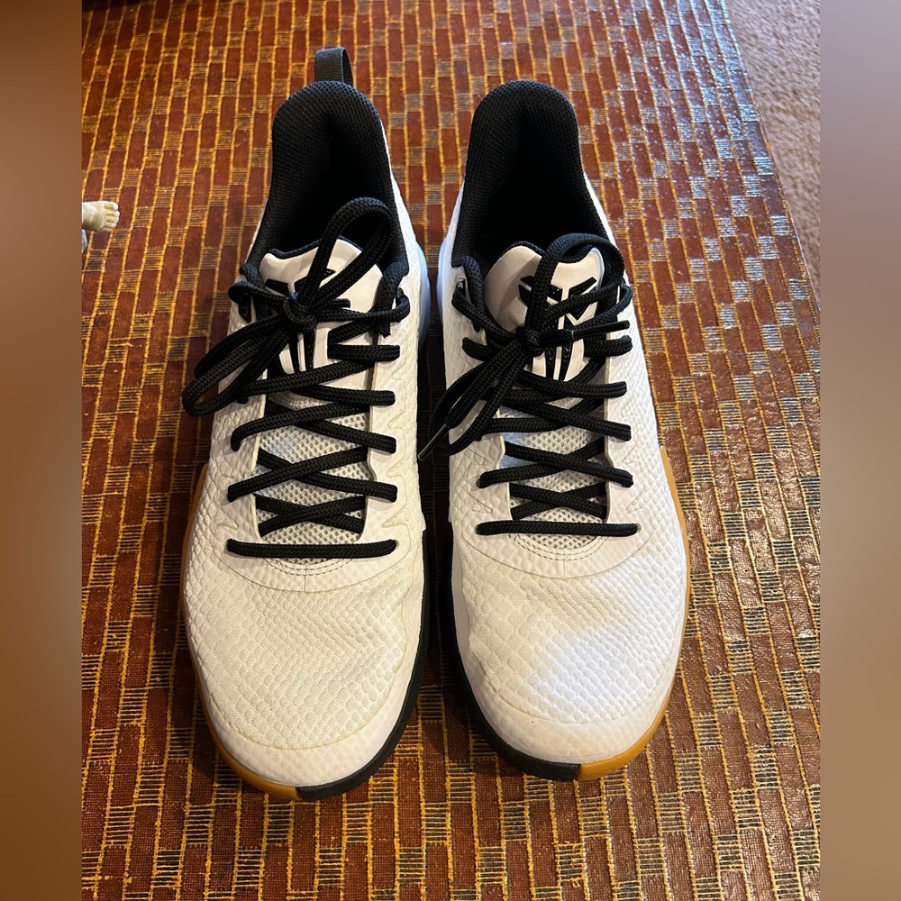 Kobe Mamba Focus White Gum size 9